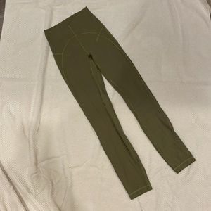 Lululemon Unlimit High-Rise Tight 25"
Bronze Green Size 2